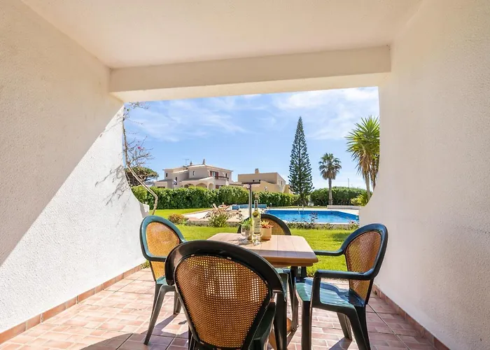 Henry Matisse, Swimming Pool Apartament Sagres