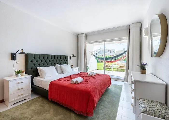 Henry Matisse, Swimming Pool Apartament *