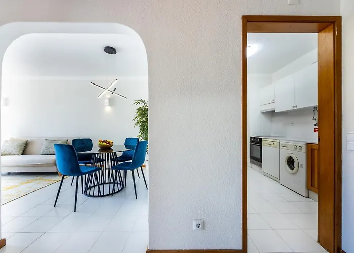 Henry Matisse, Swimming Pool Apartament *