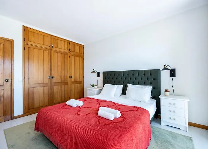 Henry Matisse, Swimming Pool Apartament Sagres